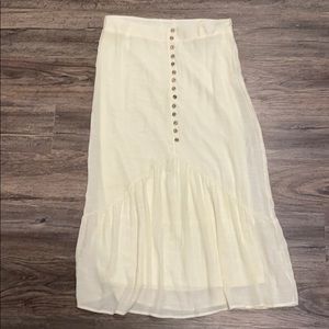 Stylish lined cream skirt